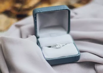 Is the ring of the gold bracelet the same as the ring of the Jadeite bracelets