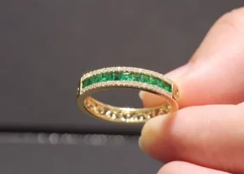 How many grams are there in an ounce of gold