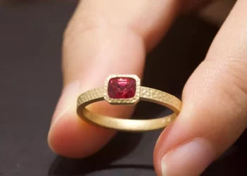 What material is AU750