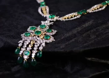 How to take off a gold bracelet without deformation