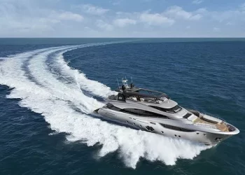 Who can go yachting in China