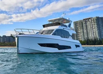 What’s the fastest speed on a private yacht