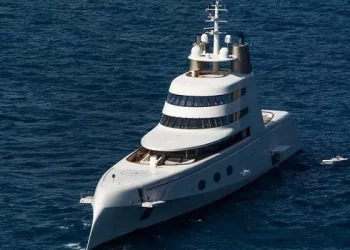 How fast the yacht is going