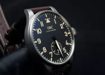 Table circle small white easy to make a few mistakes