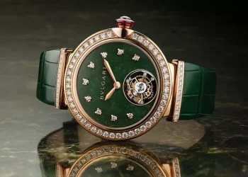 Why should a girl wear a watch? Should she wear her left hand or right hand?