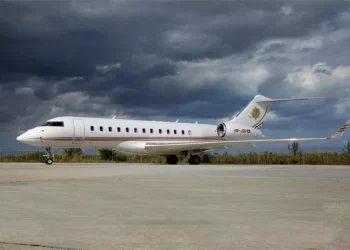 How long does it take a pilot to become a captain of a large aircraft