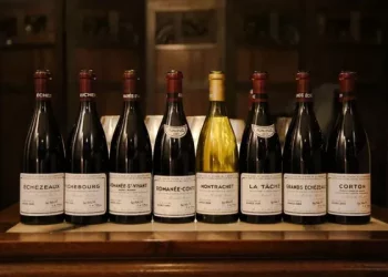 How can you improve your ability to recognize the aroma of red wine