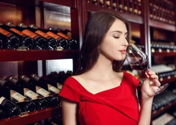 What is the ideal serving temperature for red wine