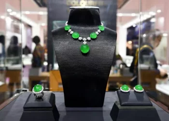 What are the classic gold jewelry of big brands