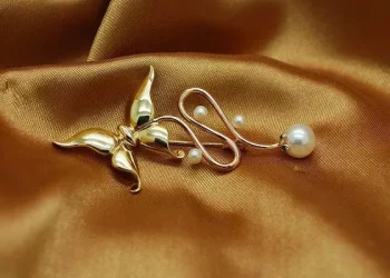 Top alternatives to the bare diamond engagement ring