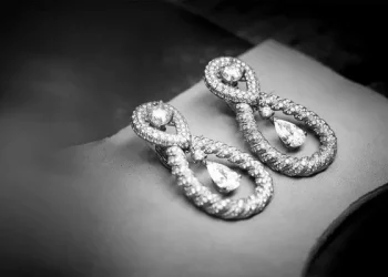 Points for attention when buying jewelry in a gold store