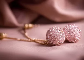 How do you wear a diamond ring with a wedding ring