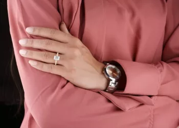 How much does the diamond ring cost per gram