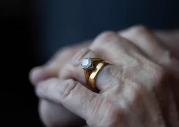 What’s the meaning of the ring on the fourth finger