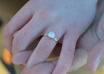 Color treasure ring style