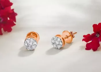 Cartier platinum ring to buy to pay attention to what aspects?