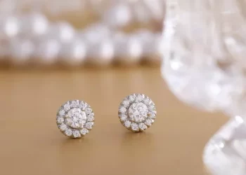 How to Build your own antique jewelry collection