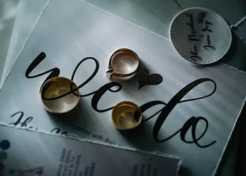 Buy gold jewelry as long as look for three points is enough