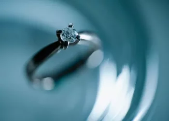 How can gold be purified