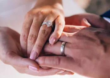 A gold ring is about how many grams