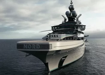 What are the amenities of the yacht