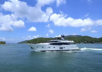 What are the types of yachts