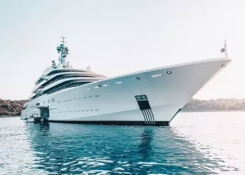 Luxury yacht aquitalia 95 how much RMB