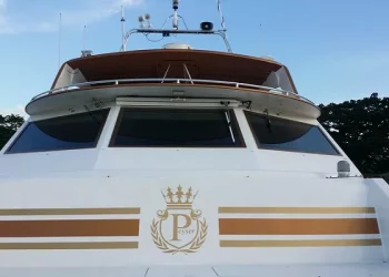 Do I need a sailing license to buy a yacht