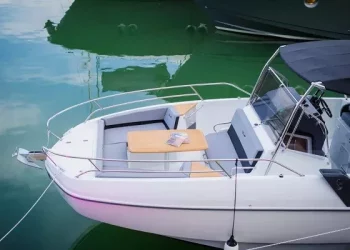 Why do yachts always go upwater?