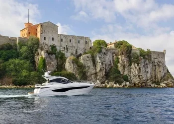 Inland river use of yachts