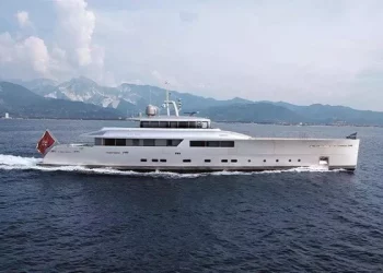 Yacht knowledge: how to clean and maintain the board gap on the yacht?