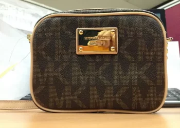 How to distinguish between real and fake sheepskin bags