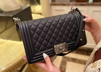 What if you buy a luxury bag that smells? How to purify bag peculiar smell?