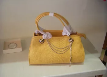 How’s the bally purse