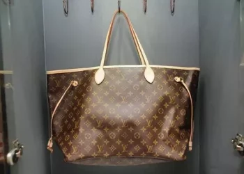 The trunk lever won’t go down