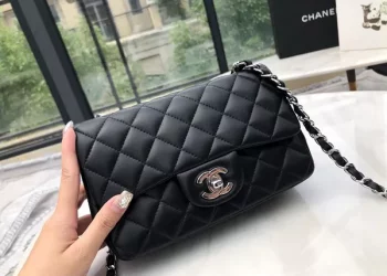 What if the trunk lever can’t be pulled out