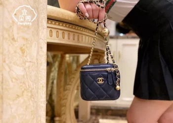 How does canvas bag become yellow after washing