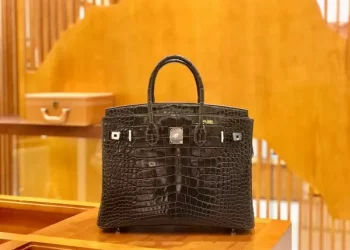 How do I wash a canvas bag when it’s dirty