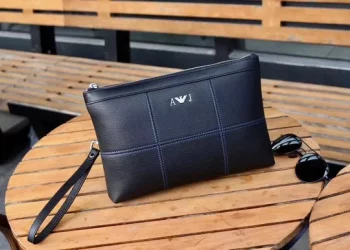 10 Beautiful girl cell phone bags