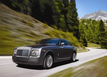 Is the Rolls-Royce logo solid gold