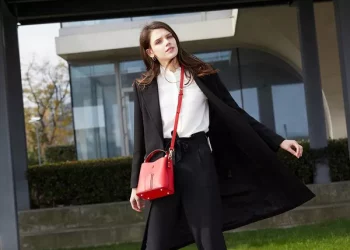 Black and yellow leather suits with the color of treading thunder