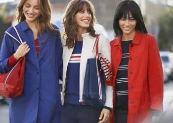 What do the different color labels on Levi’s jeans represent