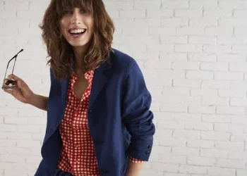 How to wear a skirt in winter?