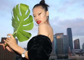 How can clothes not fold