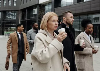 How do you choose a blouse