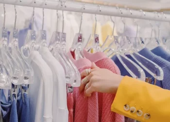 How do you match suspenders with clothes