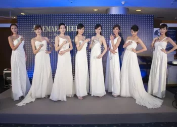 How do you clean Air Force One