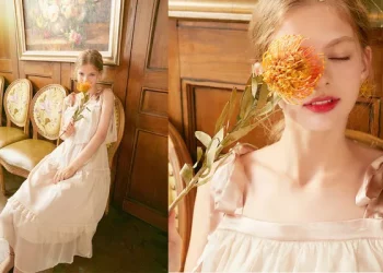 What color shoes do you wear with all black