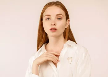 How do you match a white cotton coat