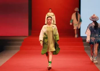 Is a long sweater good for a small person